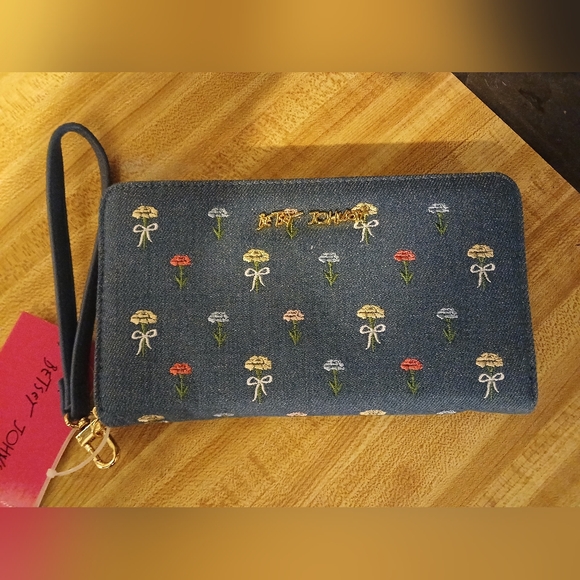 Betsey Johnson Denim W/Embroidered Flower Print Wallet/ Wristlet NWT - Picture 2 of 11